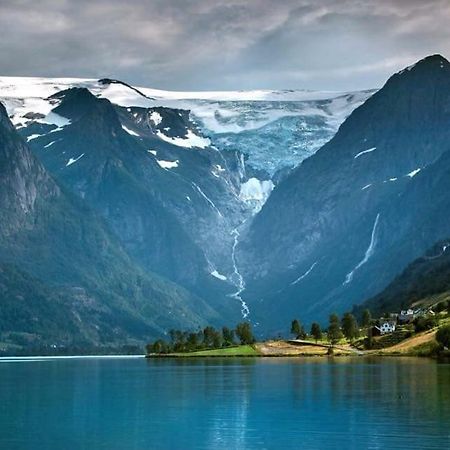 Glacier And Waterfall View Briksdalsbre Esterno foto