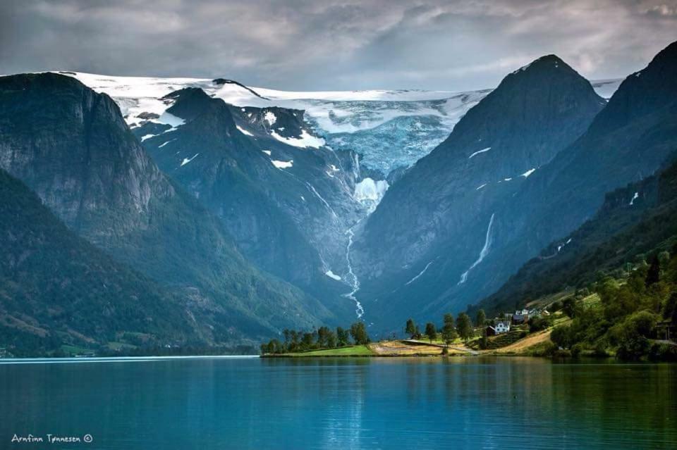 Glacier And Waterfall View Briksdalsbre Esterno foto